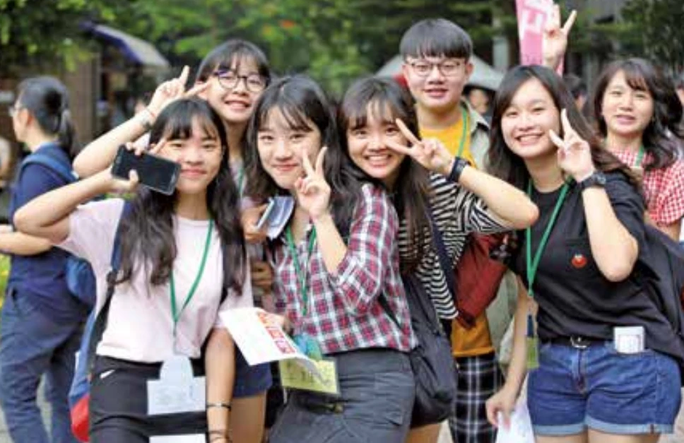 以「學院實體化」培育當前社會的實用人才——由學系到學程